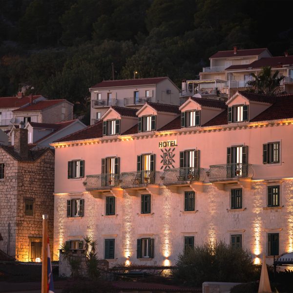 Hotel 0